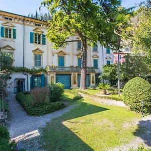 Le Camerine Water Front Apartment